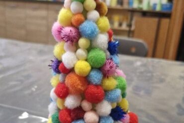 Zajęcia manualne u ,,Aktywnych”- choinka